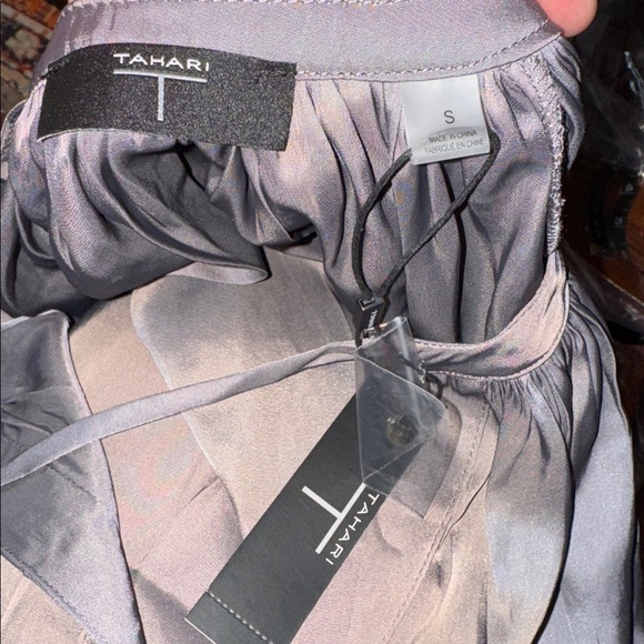 T TAHARI Women Size S Steel Grey V-Neck Tie Blouse Relaxed Fit Satin Peasant Top - Picture 6 of 8